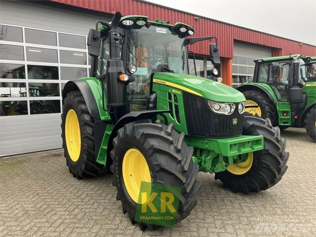 John Deere 6100M الجرارات