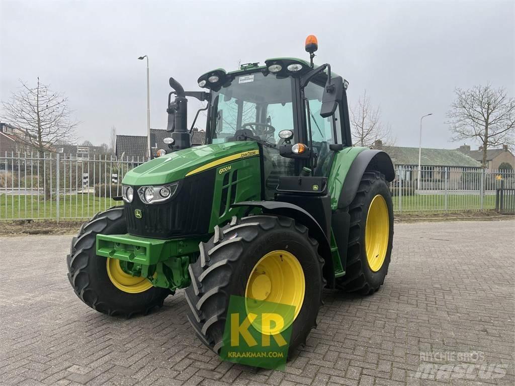 John Deere 6100M الجرارات