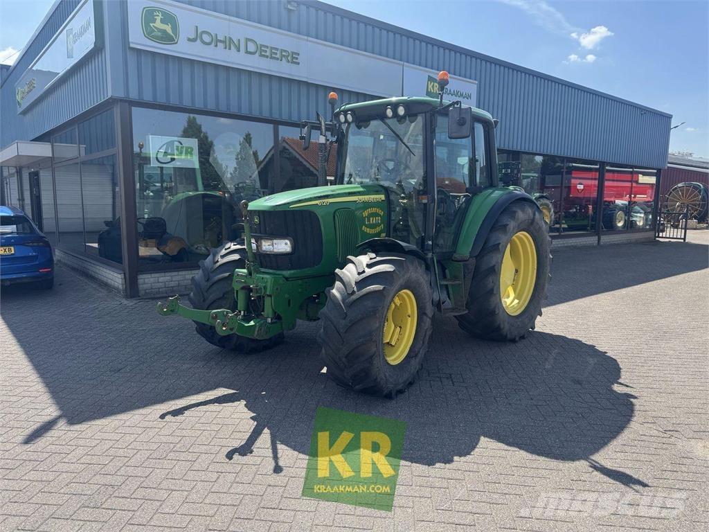 John Deere 6120 الجرارات