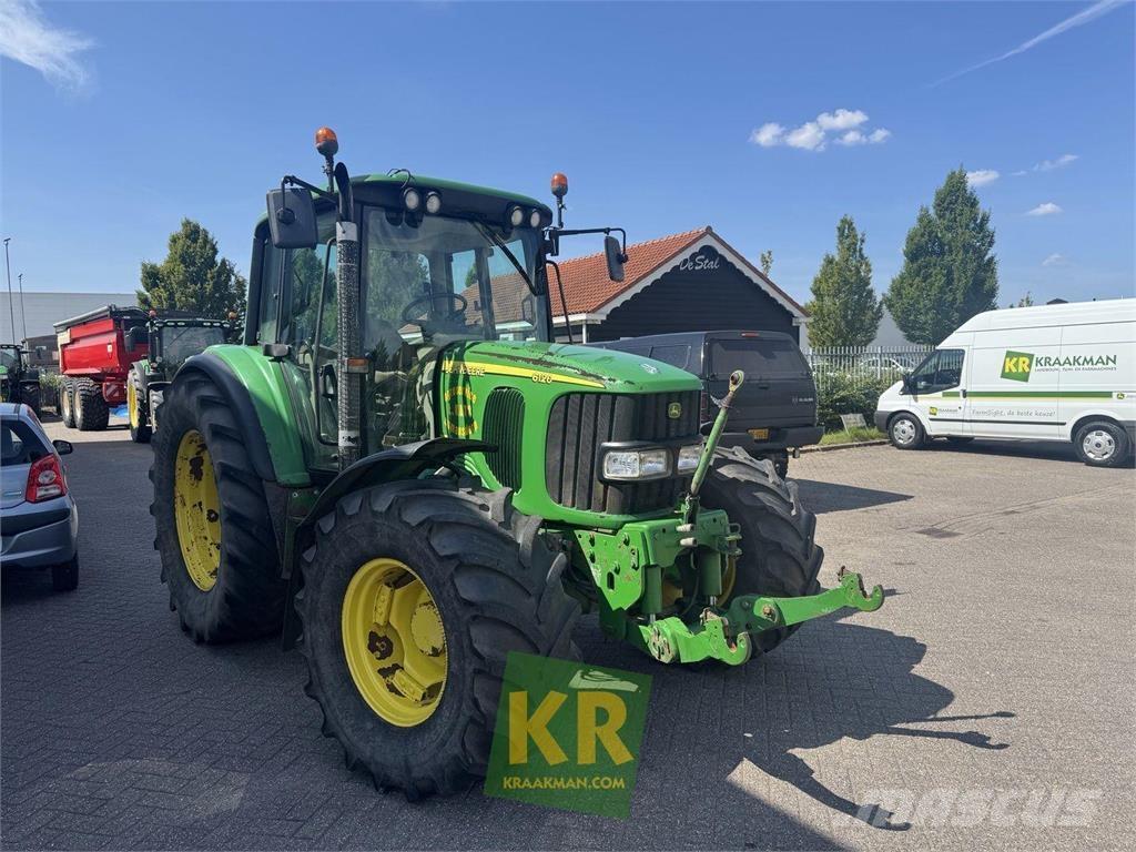 John Deere 6120 الجرارات