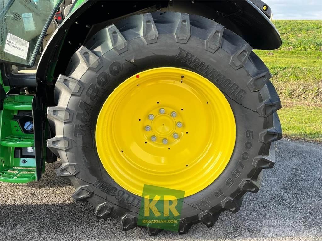 John Deere 6120M الجرارات