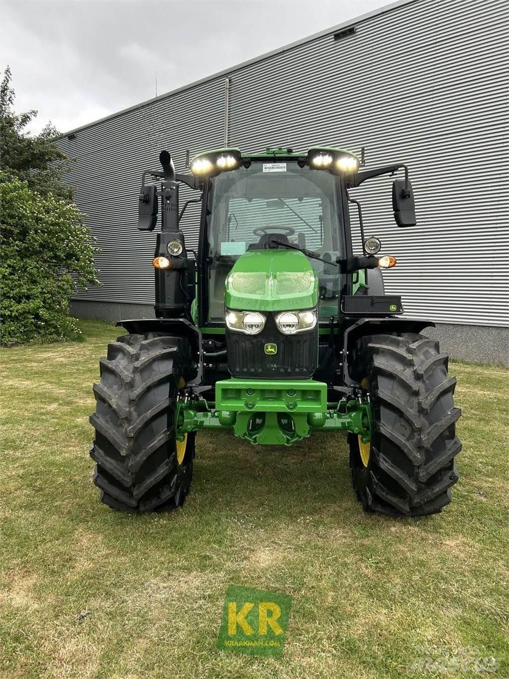 John Deere 6120M الجرارات
