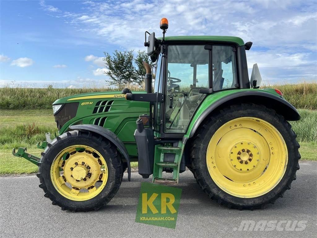 John Deere 6125M الجرارات