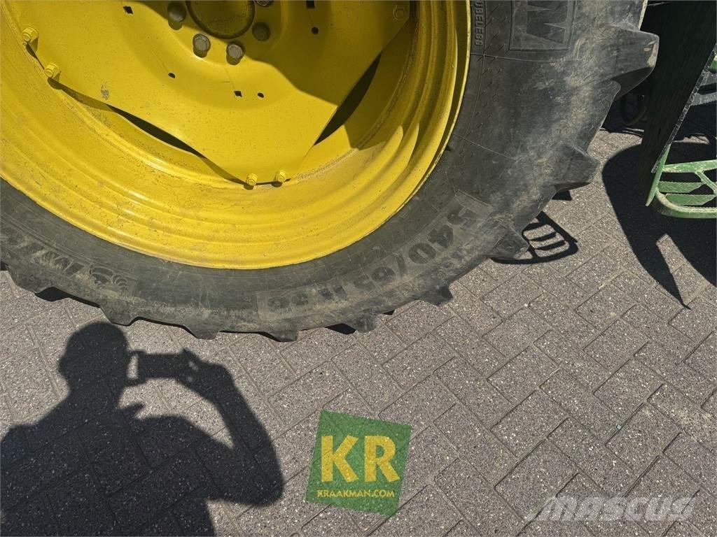 John Deere 6130 الجرارات