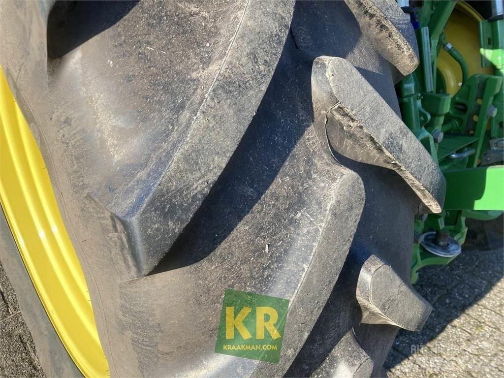 John Deere 6130R الجرارات
