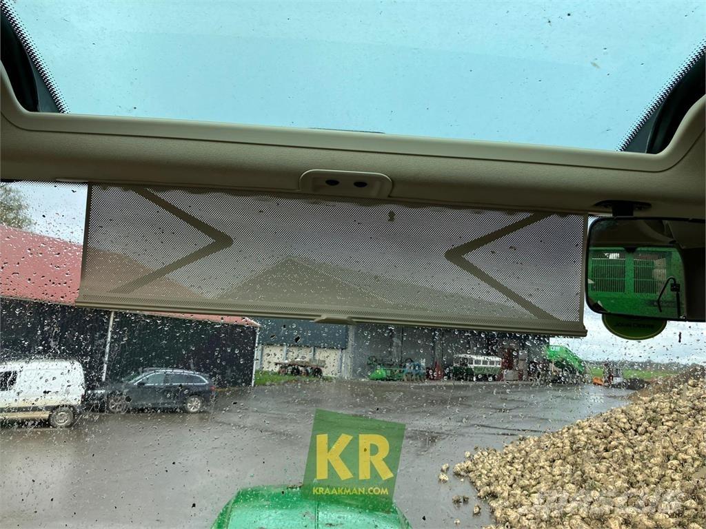 John Deere 6215R الجرارات