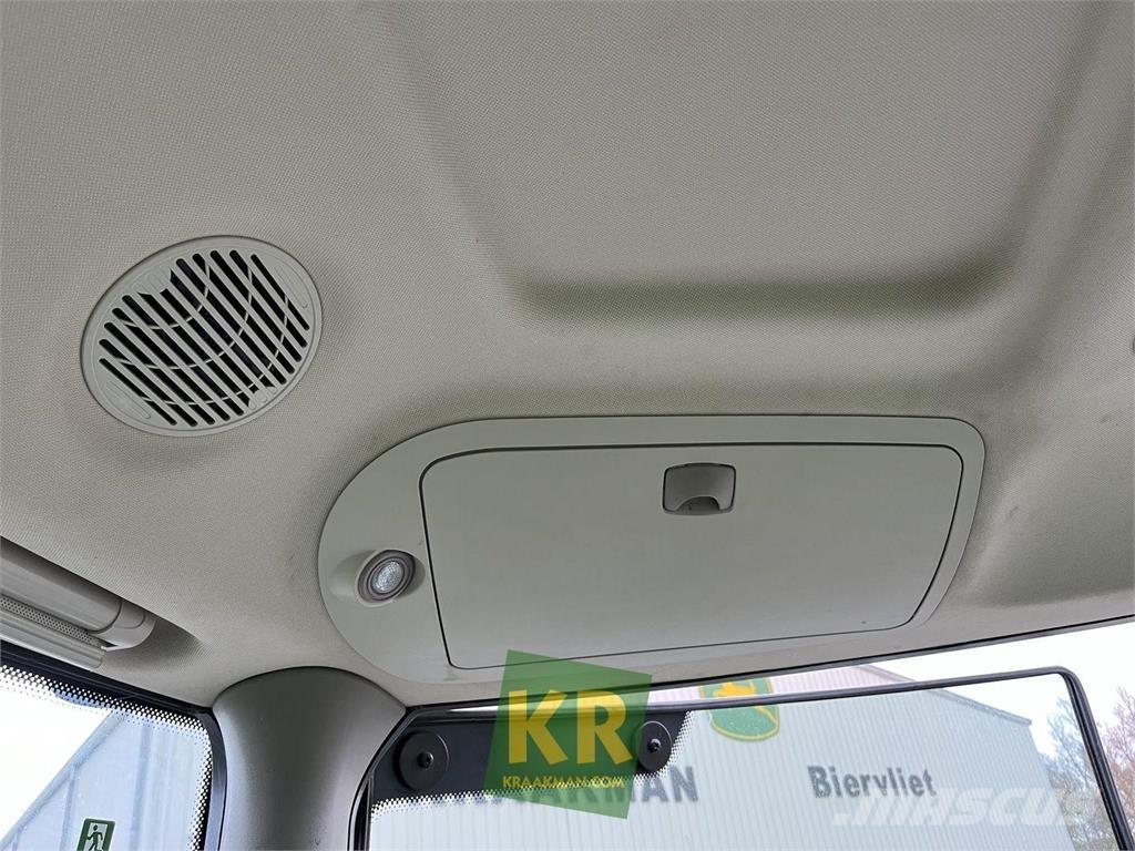 John Deere 6215R الجرارات