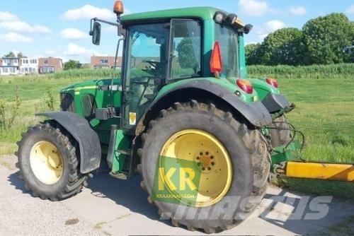 John Deere 6220 الجرارات
