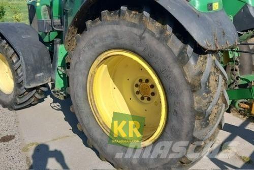 John Deere 6220 الجرارات