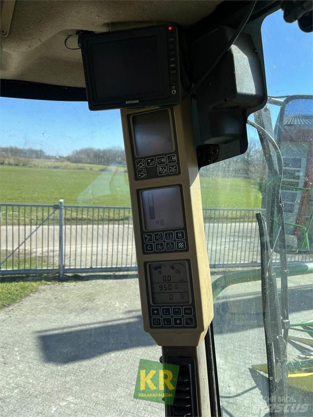 John Deere 7450 حصادات الأعلاف