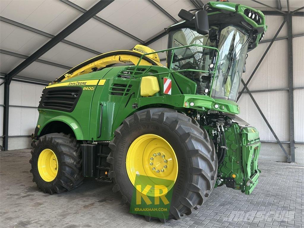 John Deere 8400 حصادات الأعلاف
