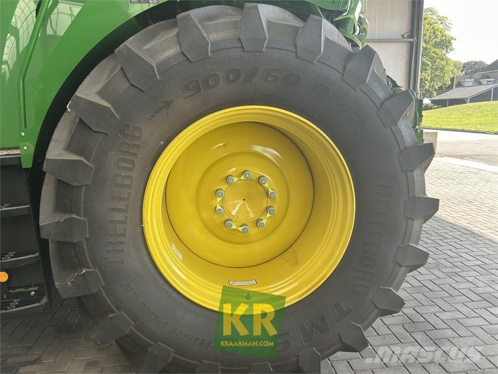 John Deere 8400 حصادات الأعلاف