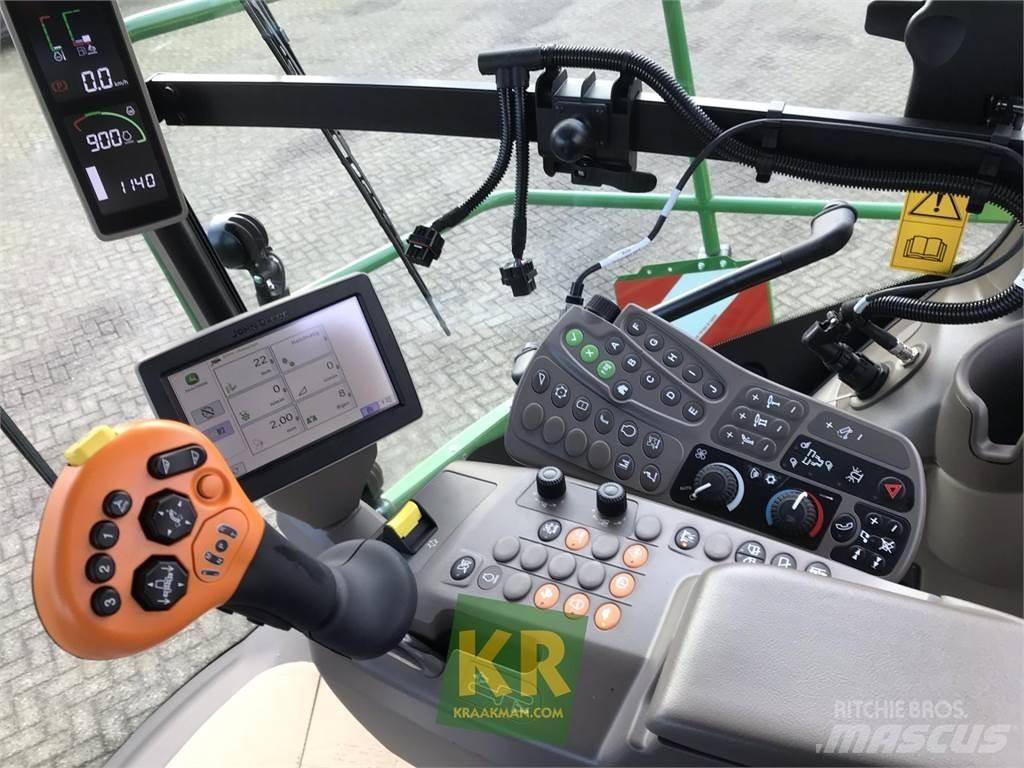 John Deere 8500 حصادات الأعلاف