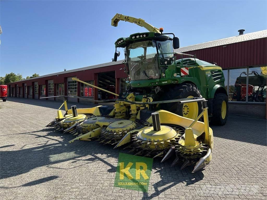 John Deere 8500 حصادات الأعلاف