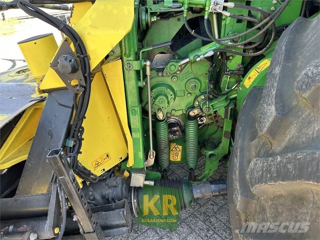 John Deere 8500 حصادات الأعلاف