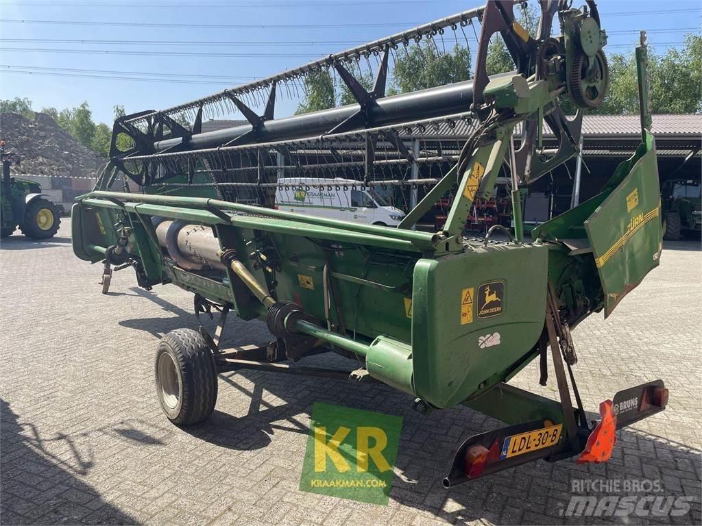John Deere CTS حصادات