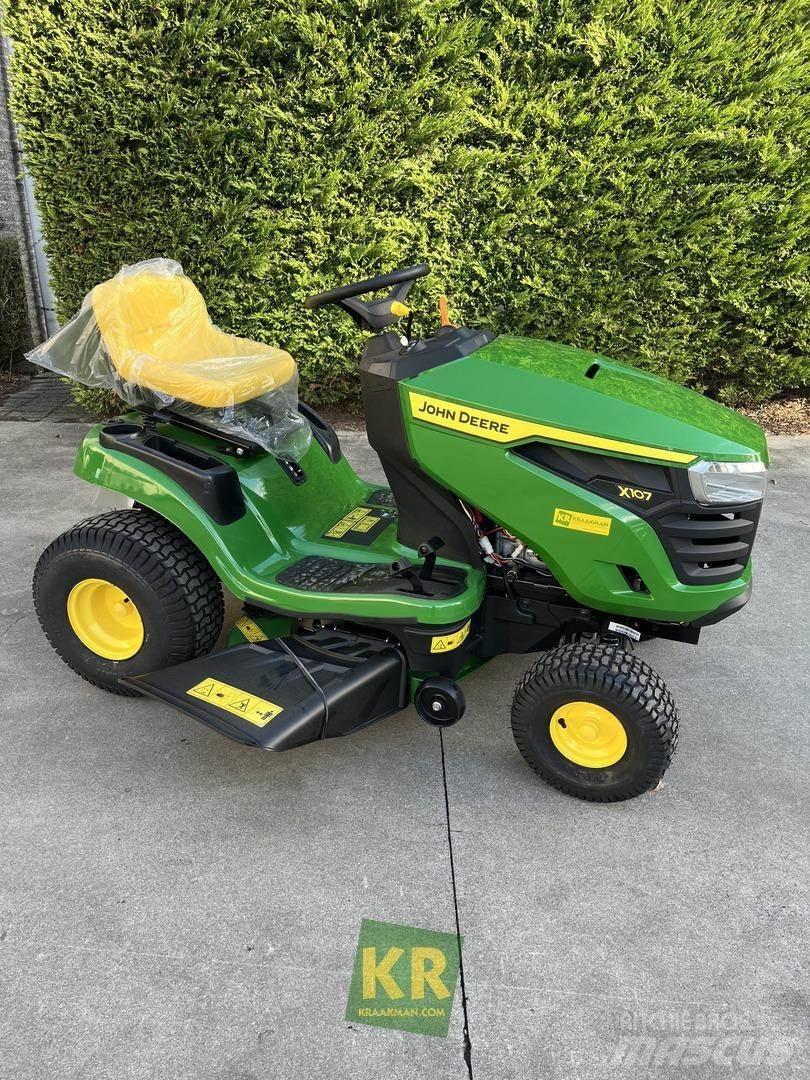John Deere X107 ركوب الحشائش