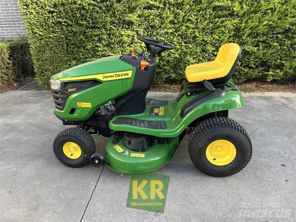 John Deere X107 ركوب الحشائش