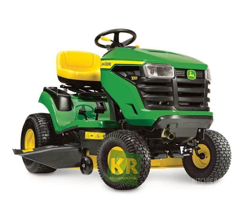 John Deere X107 ركوب الحشائش