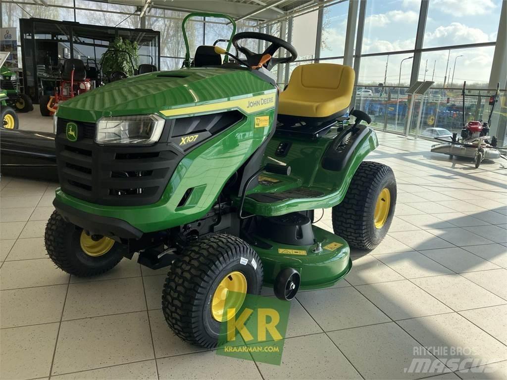 John Deere X107 ركوب الحشائش