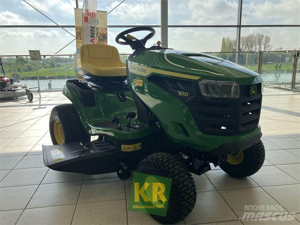 John Deere X107 ركوب الحشائش