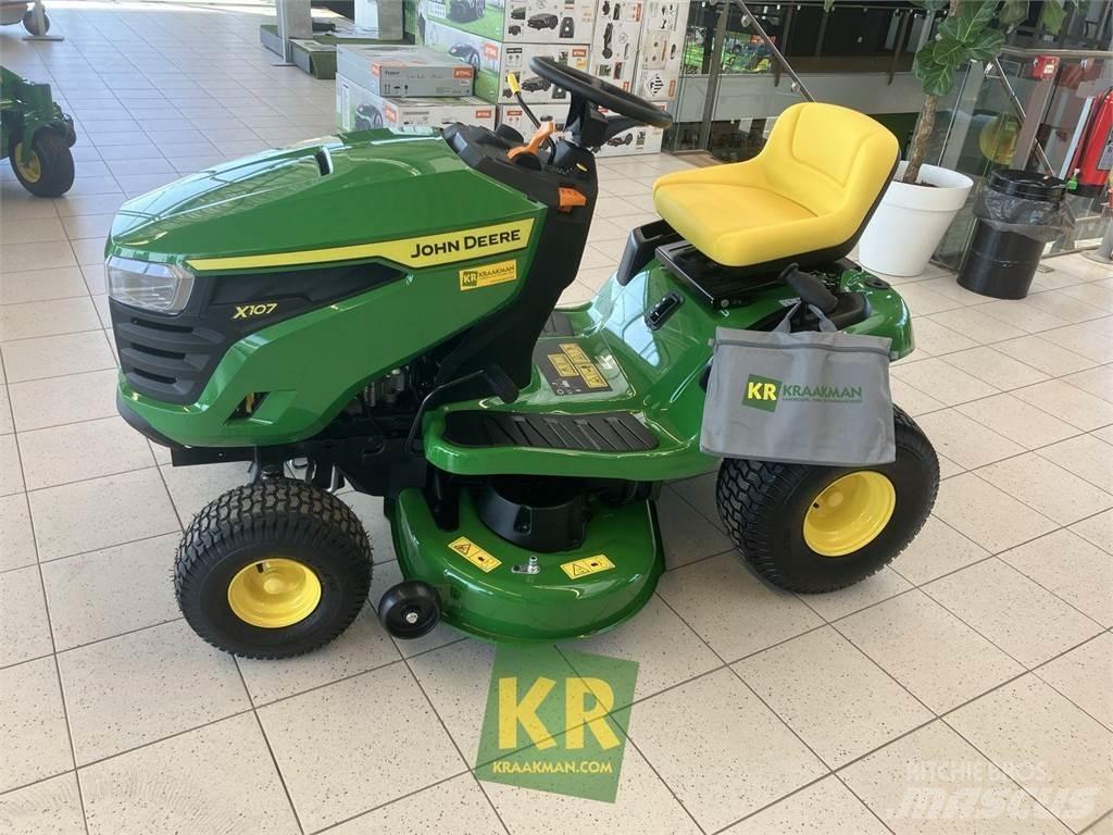 John Deere X107 ركوب الحشائش