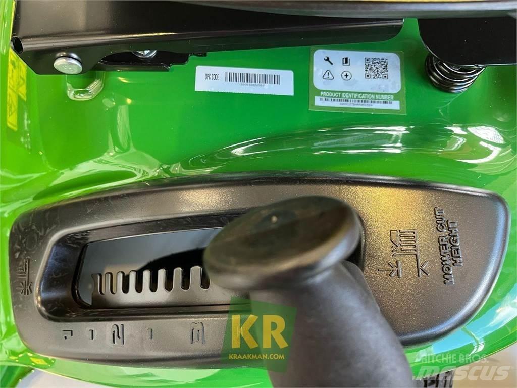 John Deere X127 ركوب الحشائش