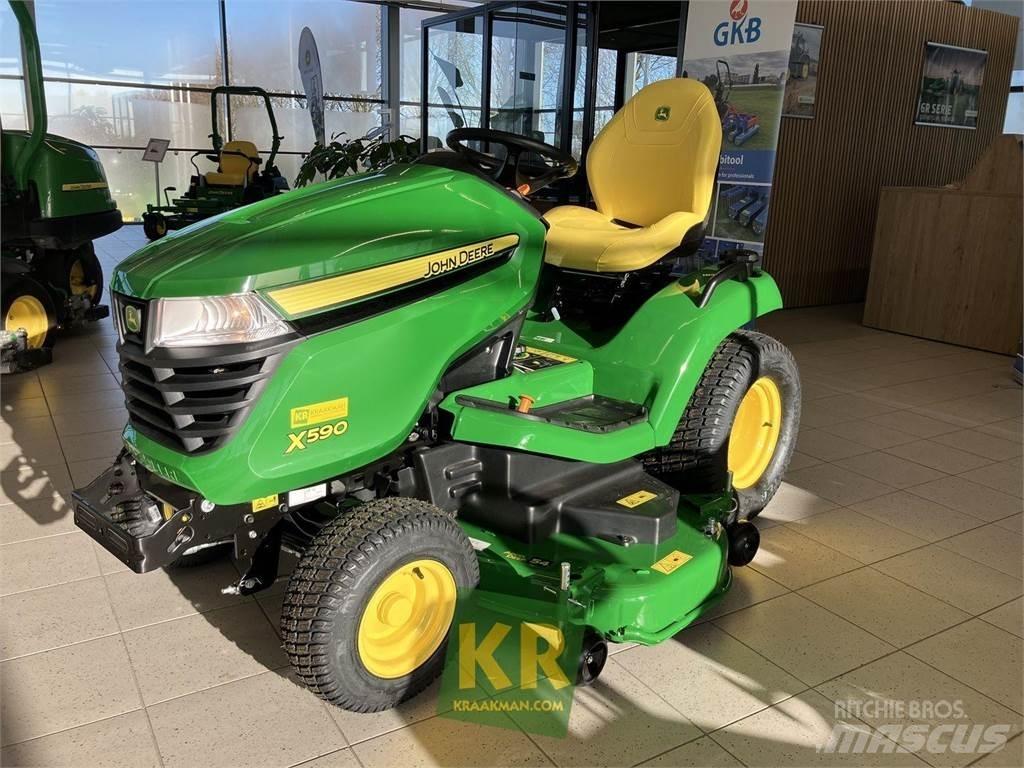 John Deere X590 ركوب الحشائش