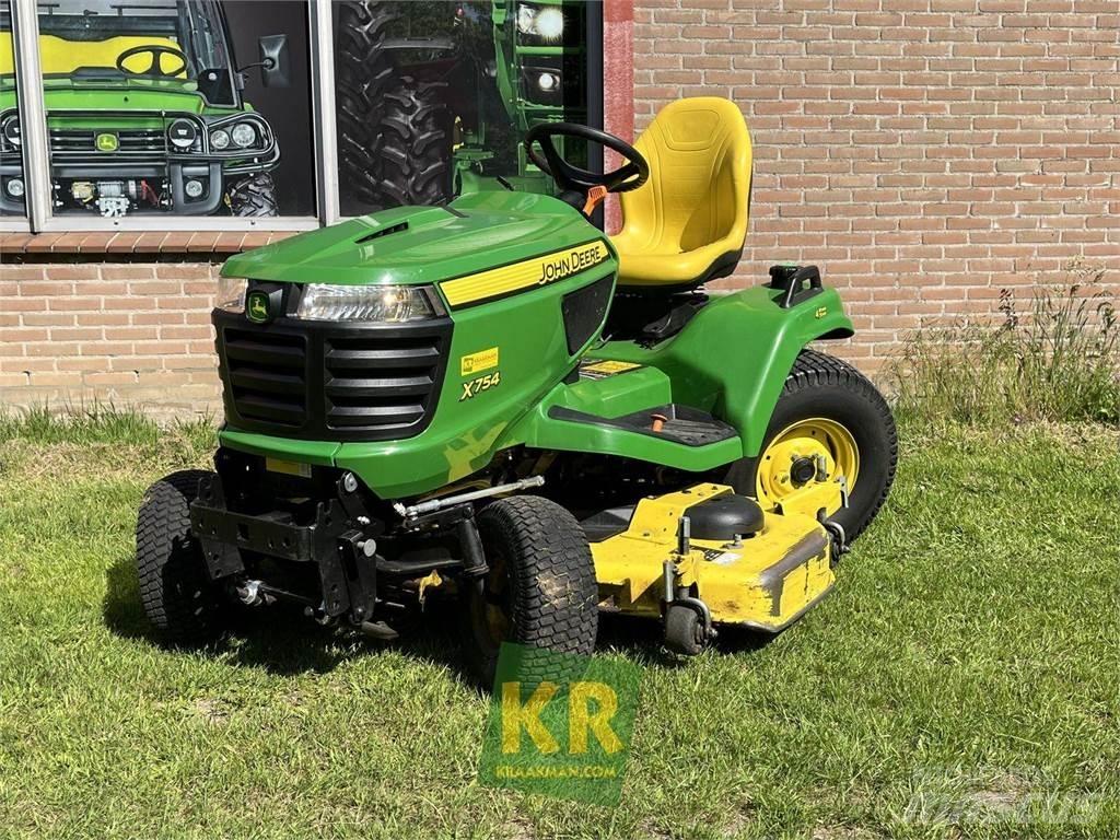 John Deere X754 ركوب الحشائش