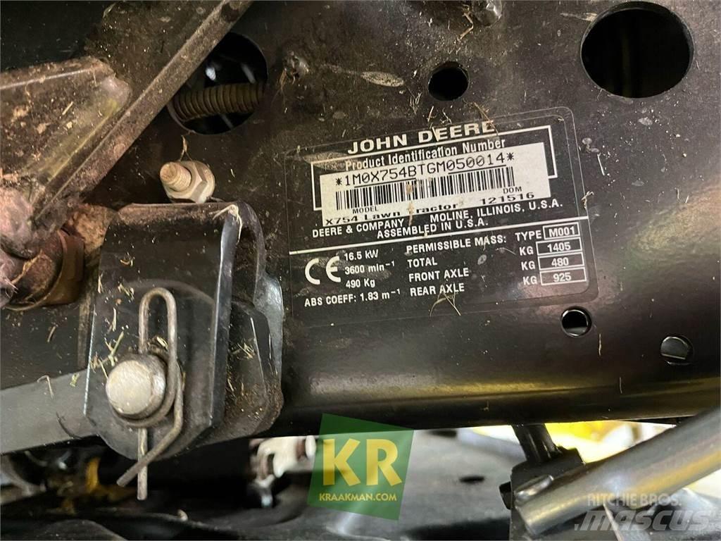 John Deere X754 ركوب الحشائش