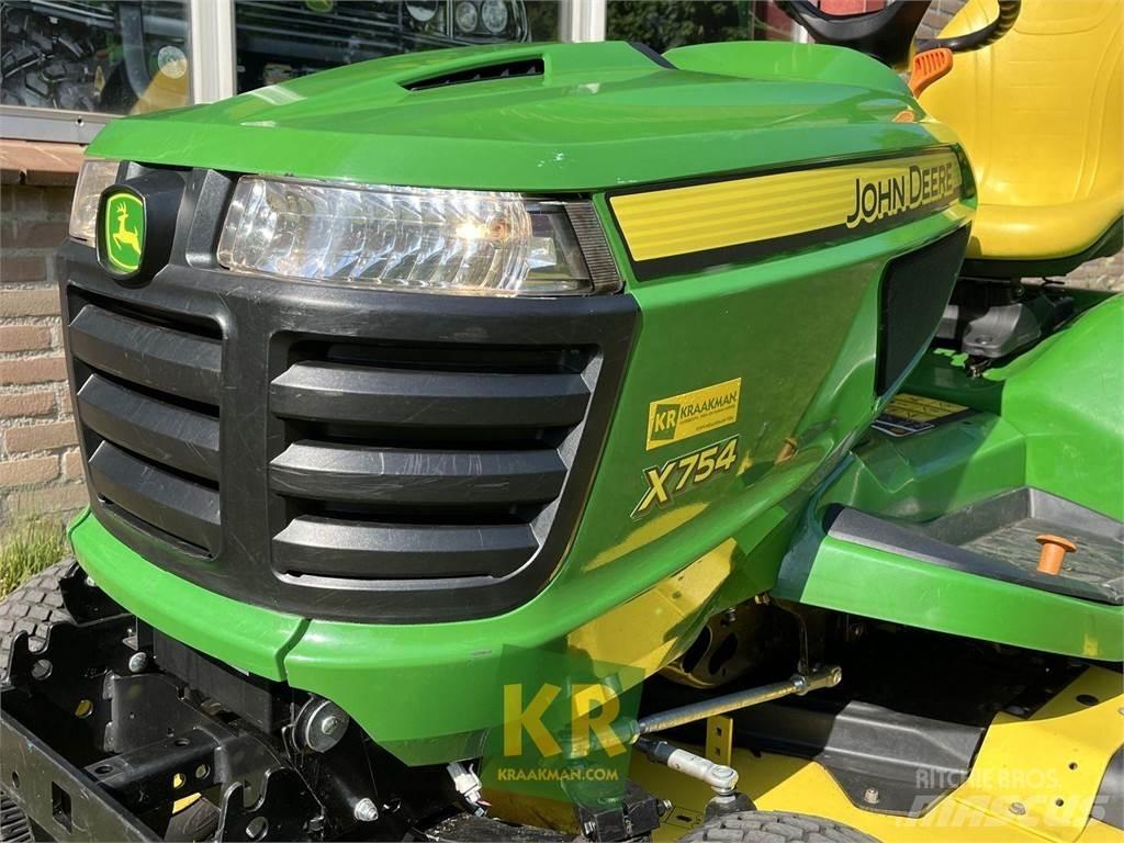 John Deere X754 ركوب الحشائش