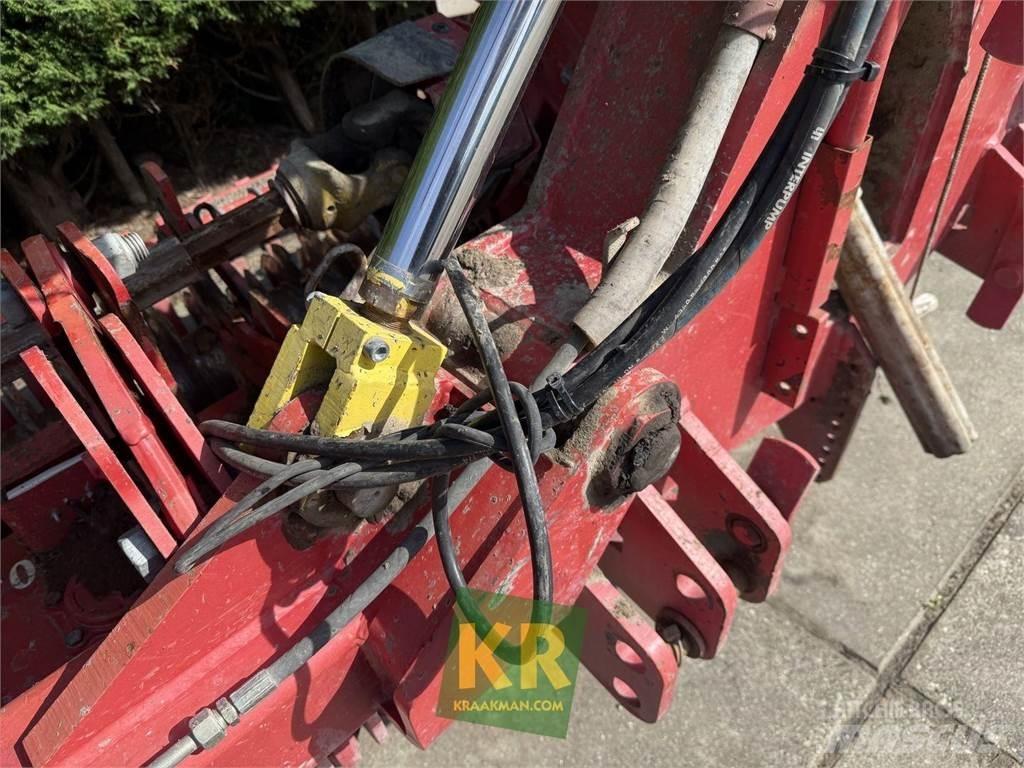 Lely Overig الكاسحات وقلابات التربة ذات المحركات
