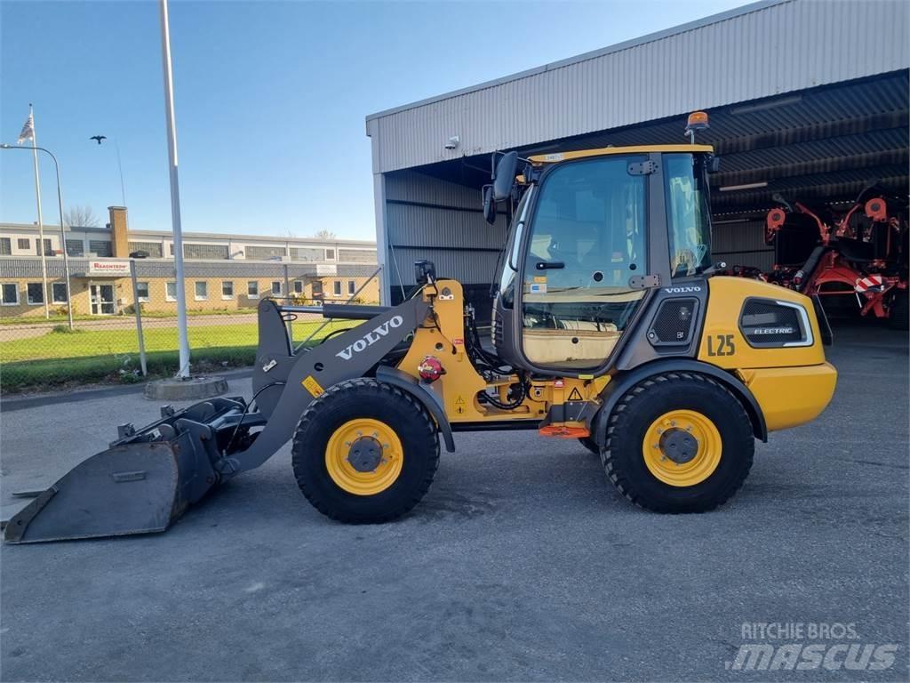 Volvo JL25H لوادر صغيرة