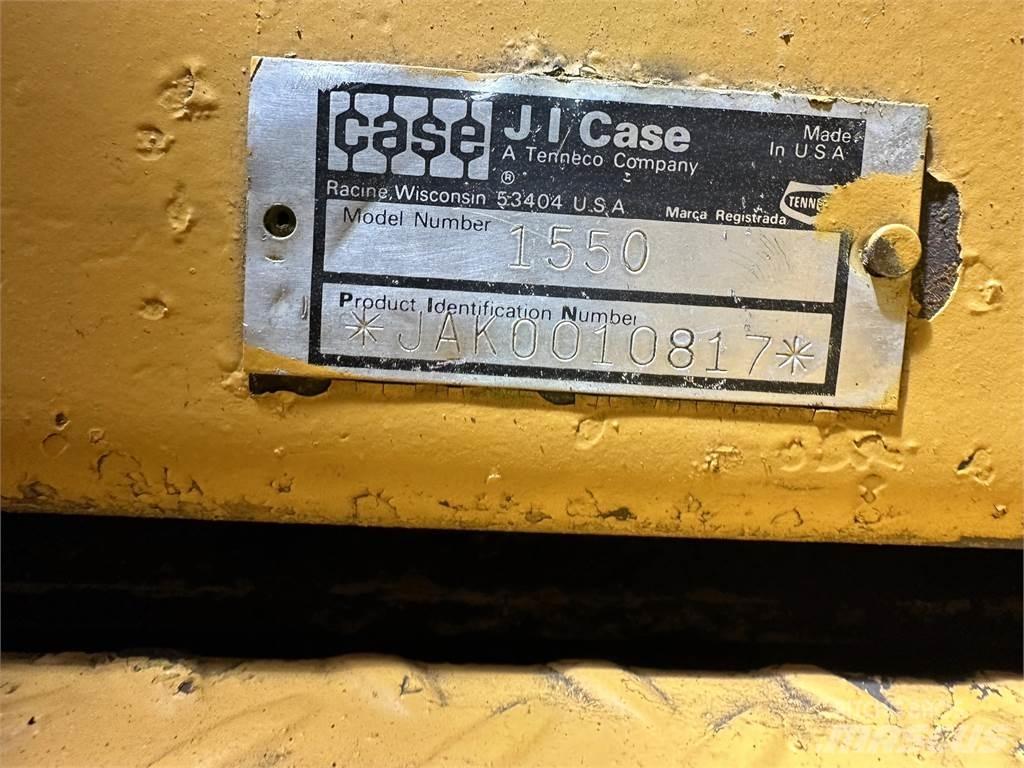 CASE 1550 بلدوزرات مجنزرة