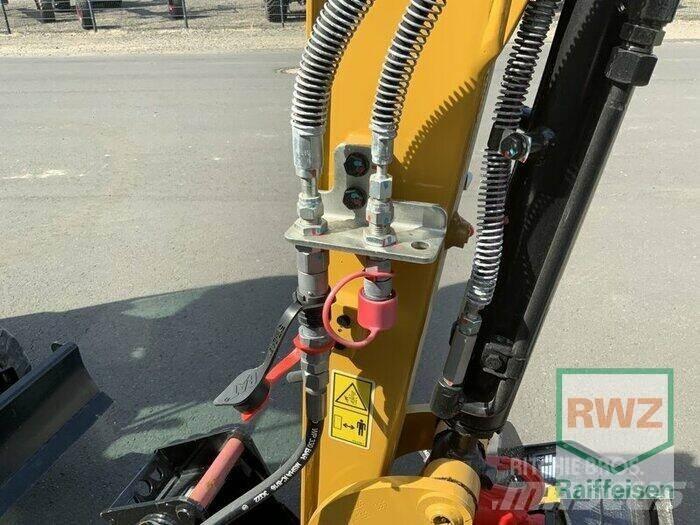 CAT 301.8 حفارات بعجل