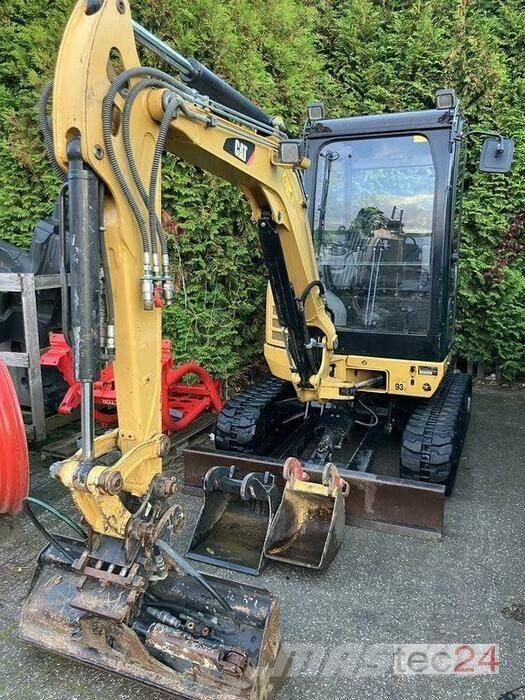 CAT 302.7 D حفارات بعجل