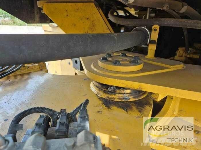 CAT 930 M لوادر بعجل