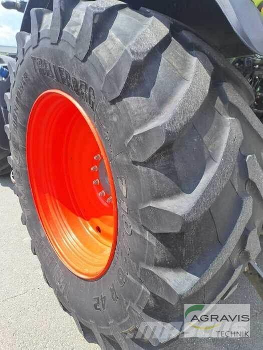 CLAAS AXION 870 الجرارات