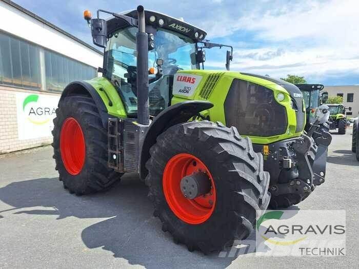 CLAAS AXION 870 الجرارات