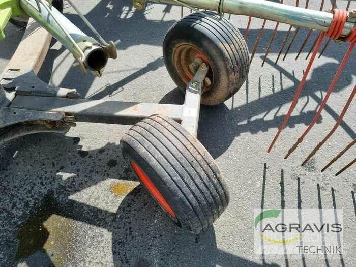 CLAAS LINER 2700 مكابس وميبسات التبن