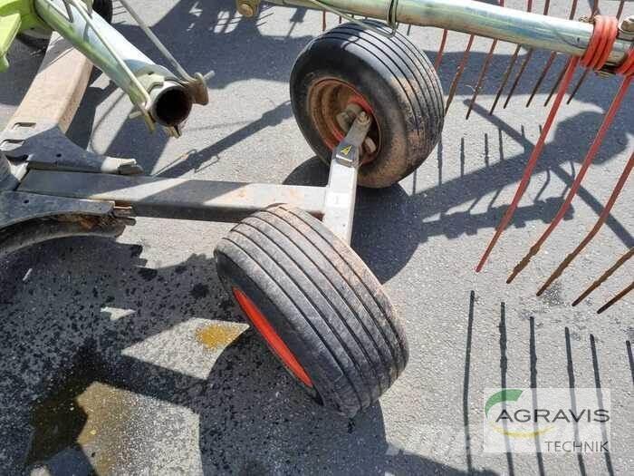 CLAAS LINER 2700 مكابس وميبسات التبن