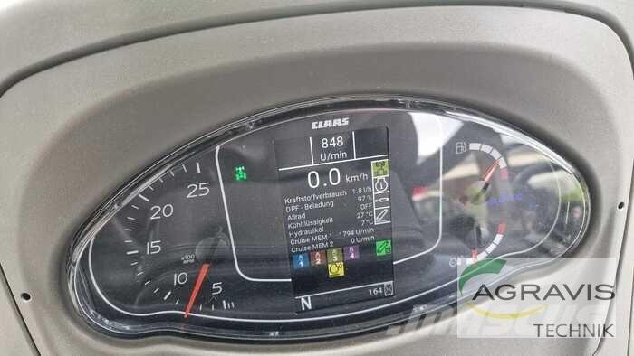 CLAAS NEXOS 240 L الجرارات