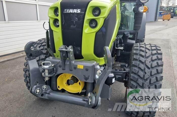 CLAAS NEXOS 240 L الجرارات
