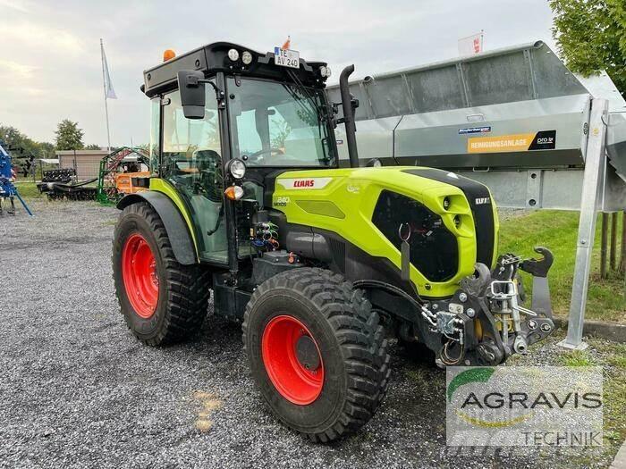 CLAAS NEXOS 240 L الجرارات