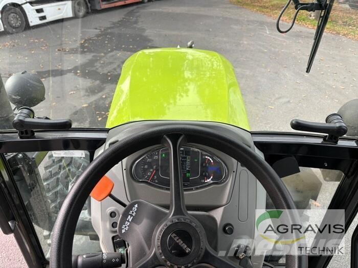 CLAAS NEXOS 240 L الجرارات