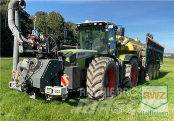 CLAAS XERION 3800 TRAC معدات توزيع السماد العضوي