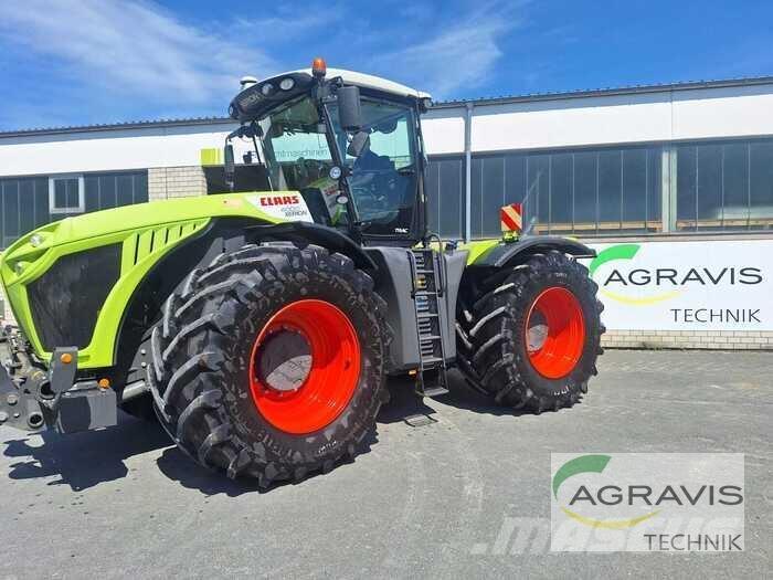 CLAAS XERION 4000 TRAC الجرارات