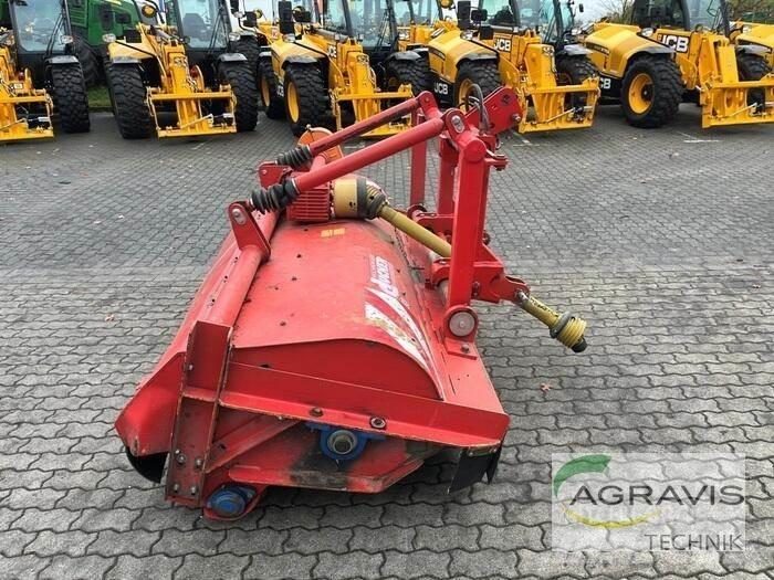 Dücker UM 27 جزازات وأغطية المراعي
