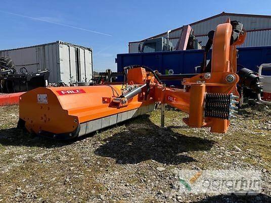 Falc MASTER SUPER 1800 جزازات وأغطية المراعي