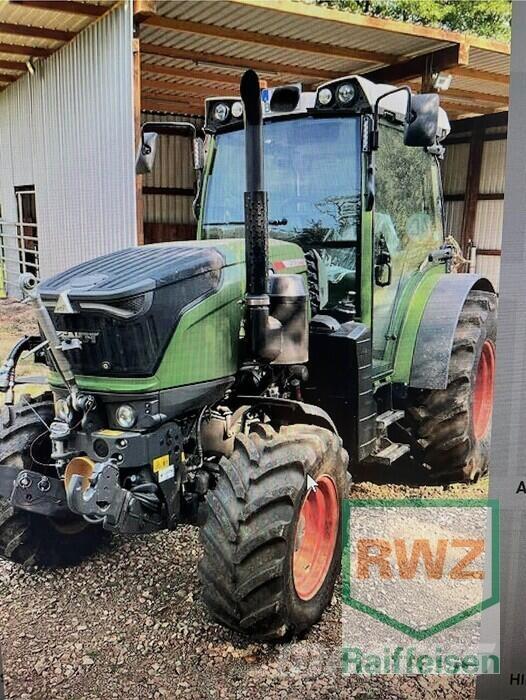 Fendt 211 P الجرارات